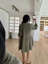 Load image into Gallery viewer, Diamon Buttoned Loose Muslin Dress
