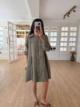 Load image into Gallery viewer, Diamon Buttoned Loose Muslin Dress
